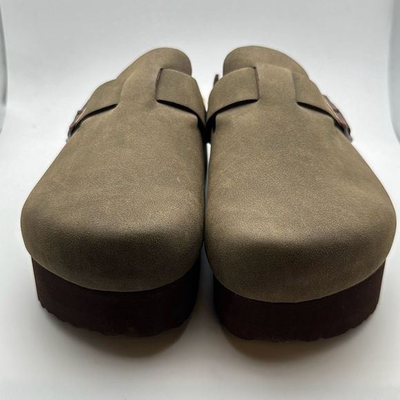 CUSHIONAIRE Women's Loom Cork Footbed Platform Clog 9 OLIVE - Picture 2 of 7